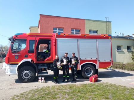 Absolwenci szkoły wśród strażaków z OSP RURZYCA